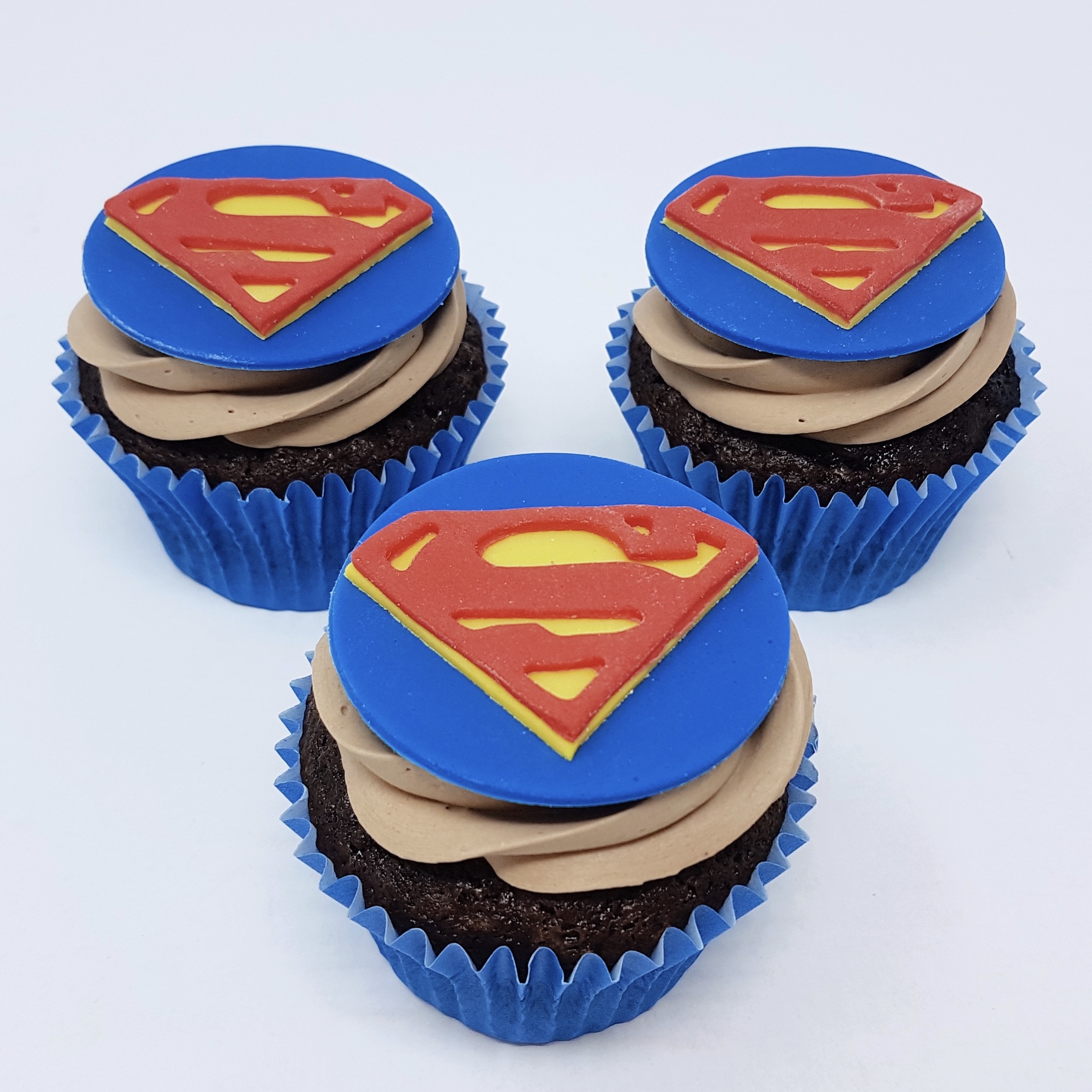 Tematicke cupcakes superman